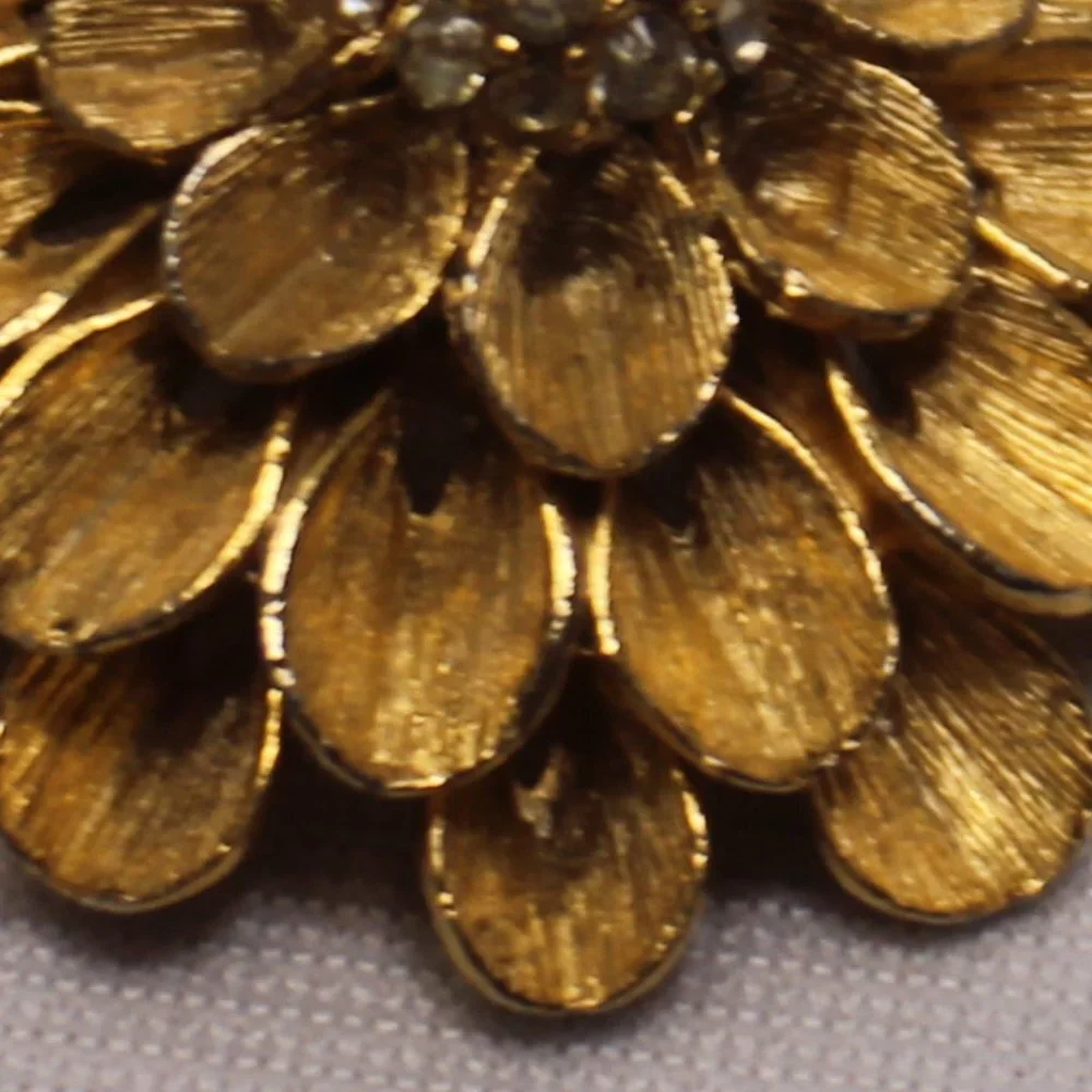 Vintage Golden Floral Design w/Rhinestone Center Brooch